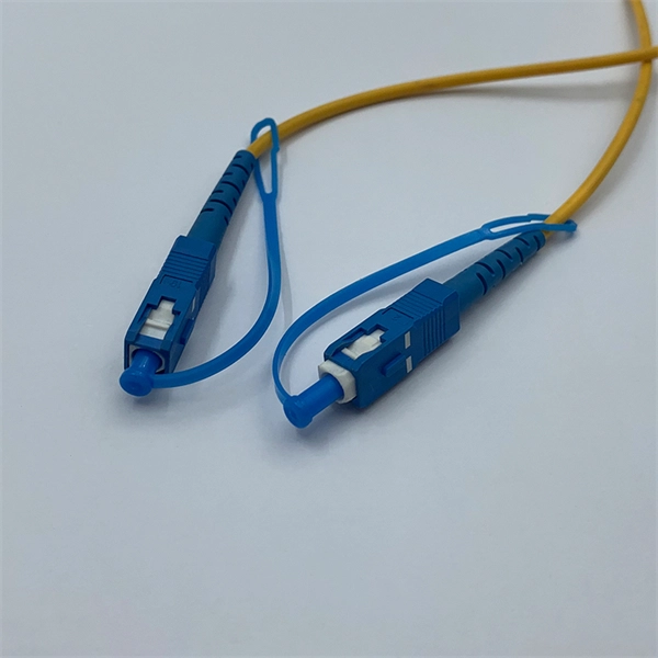 Installation of 800G Active Optical Cable