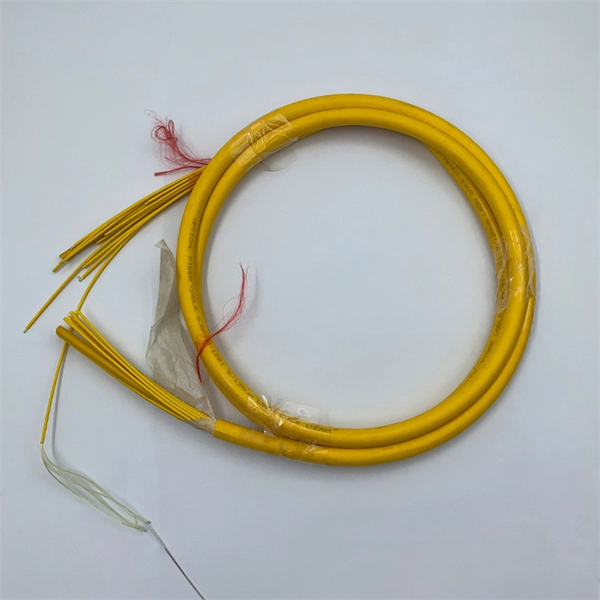 Which end of the fiber optic patch cord receives and which end transmits